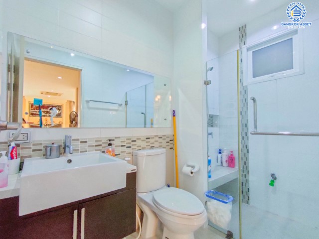 *****บ้านเดี่ยวมือสองย่านกรุงเทพฯ ม.เอ็นริช พาร์ค กาญจนาภิเษก เนื้อที่กว้างขวางมากถึง 118.30 ตร.ว. ฟังก์ชัน 4 ห้องนอน 4 ห้องน้ำ ที่จอดรถ 4 คัน บ้านสวย ทำเลดี พร้อมเข้าอยู่ บนทำเลแห่งการเดินทาง ใกล้รถไฟฟ้าสายสีน้ำเงิน "สถานีหลักสอง" และทางด่วน "ศรีรัช"